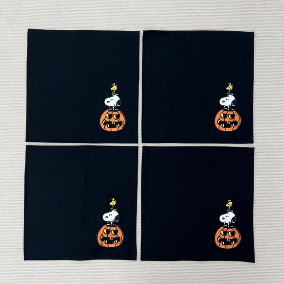 Set of 4 Halloween Snoopy Peanuts Pumpkin Embroidered Napkins - Picture 1 of 2